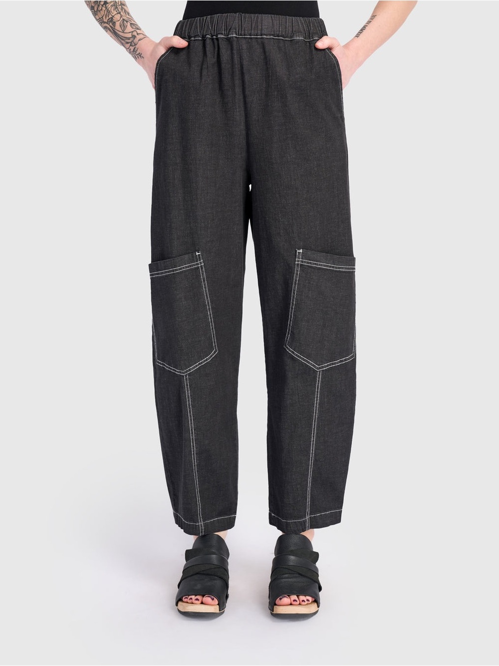 Alembika Denim Papaya Relaxed Barrel leg Pants Black Cotton Size 4(US 12-14)